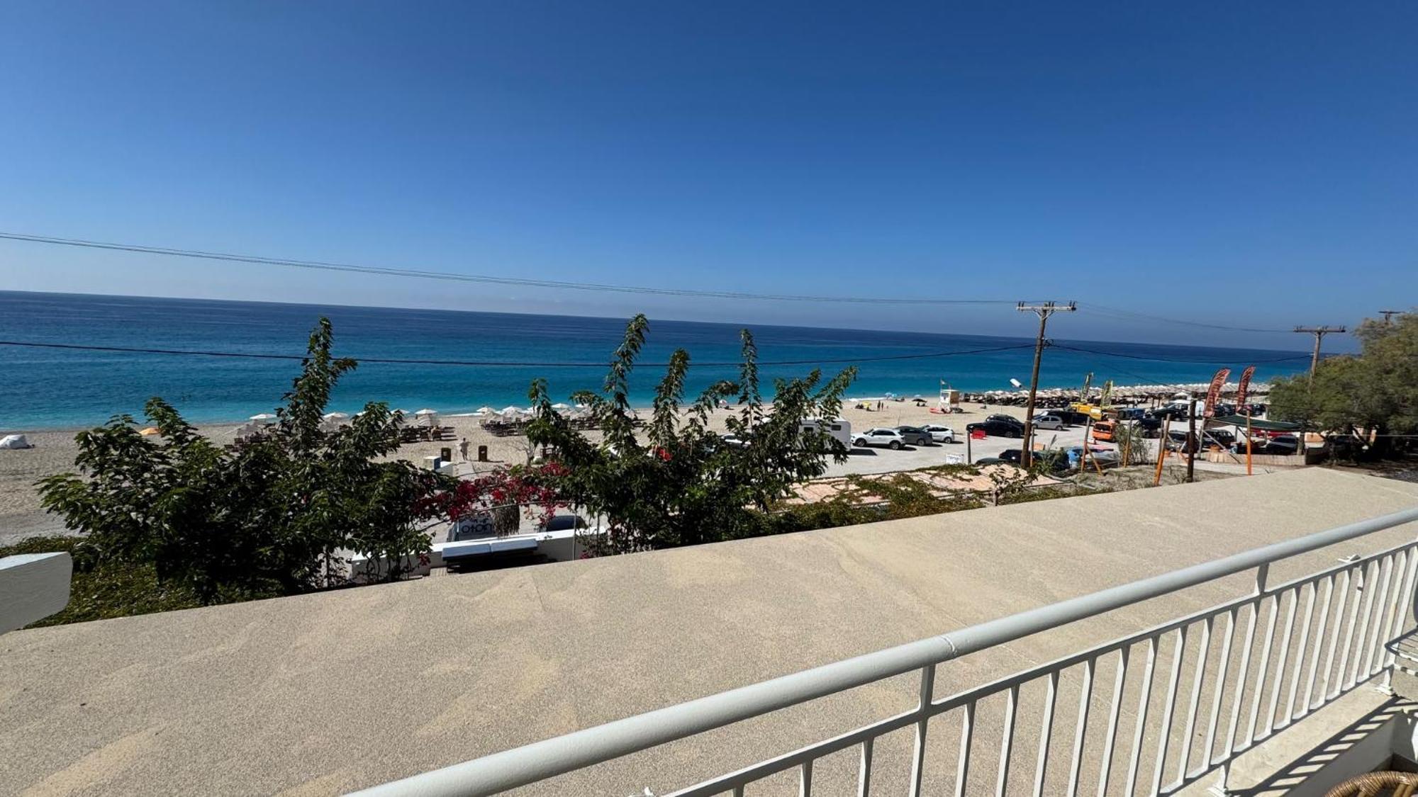 Monato Luxury Apartments Ayios Nikitas Bagian luar foto